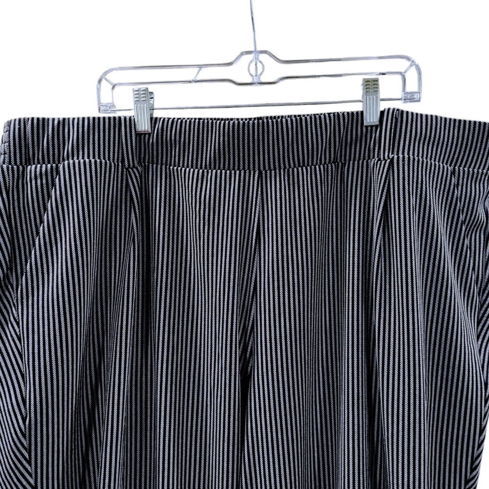 Torrid Black White Pin Striped Cuffed Trouser Pants Women's Plus Size 3X - Picture 3 of 8